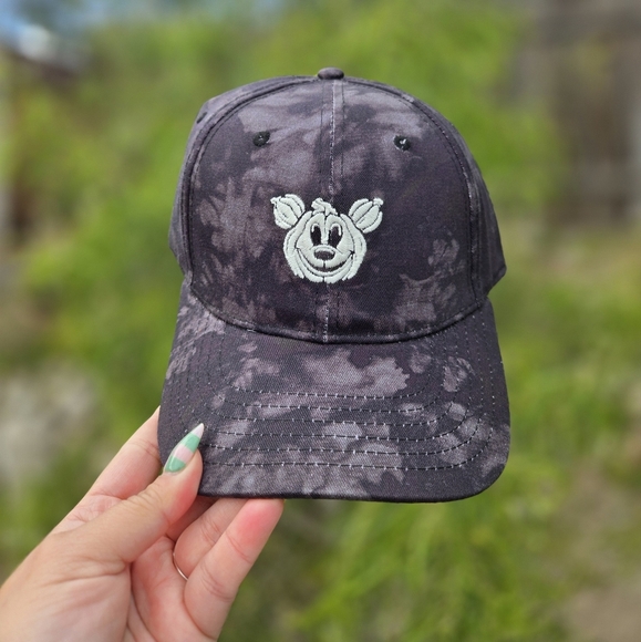 Black Cap with Embroidered Design - Picture 1 of 5